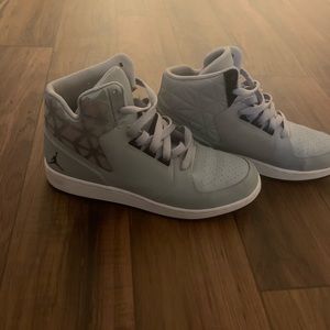 Nike Jordan 7y shoes
